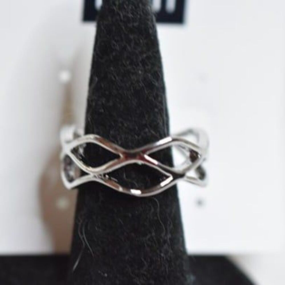 NWT Art Deco Metal Work Hollow Geometric Silver Tone Size 6 Ring